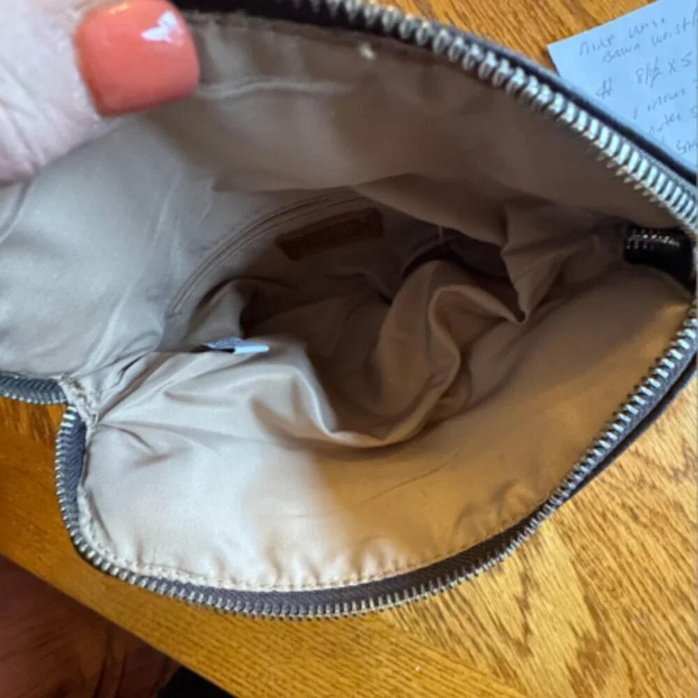 Nine West Brown wristlet (A72)